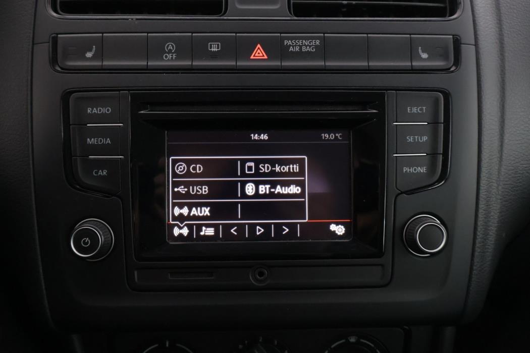 VOLKSWAGEN Polo 2016