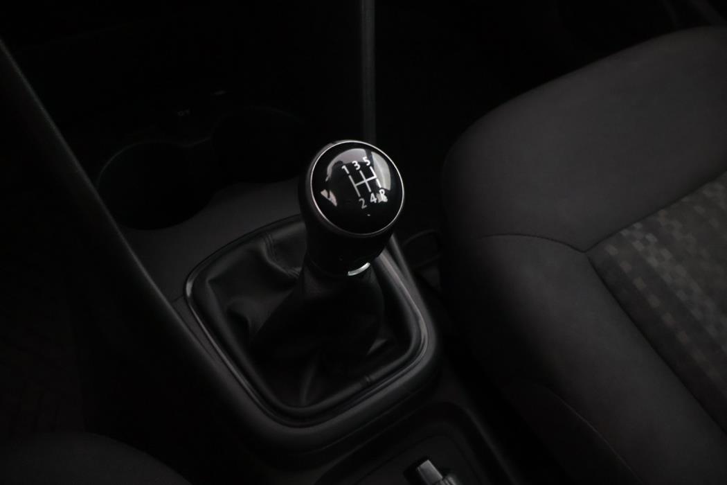 VOLKSWAGEN Polo 2016