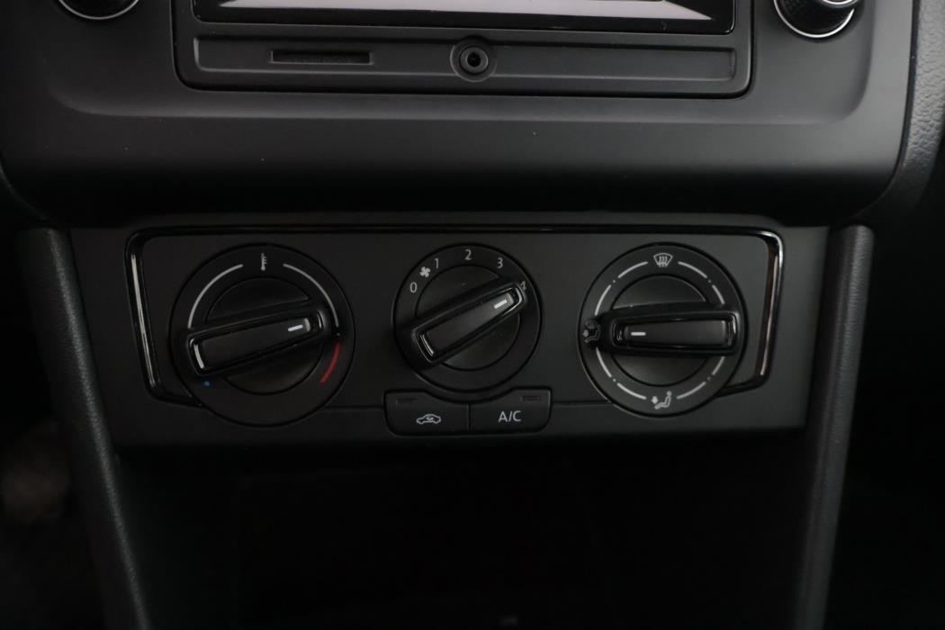 VOLKSWAGEN Polo 2016