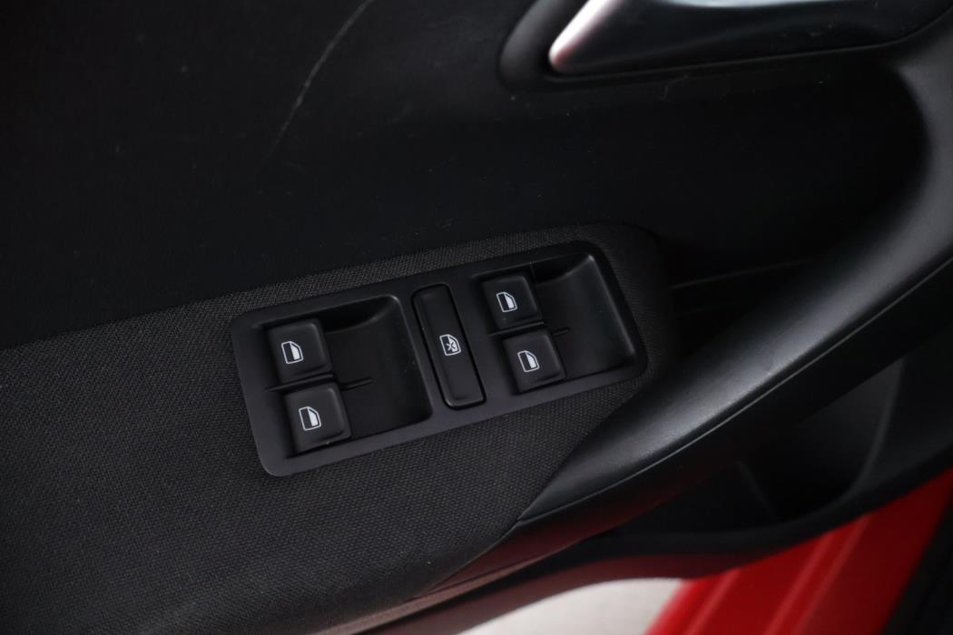 VOLKSWAGEN Polo 2016