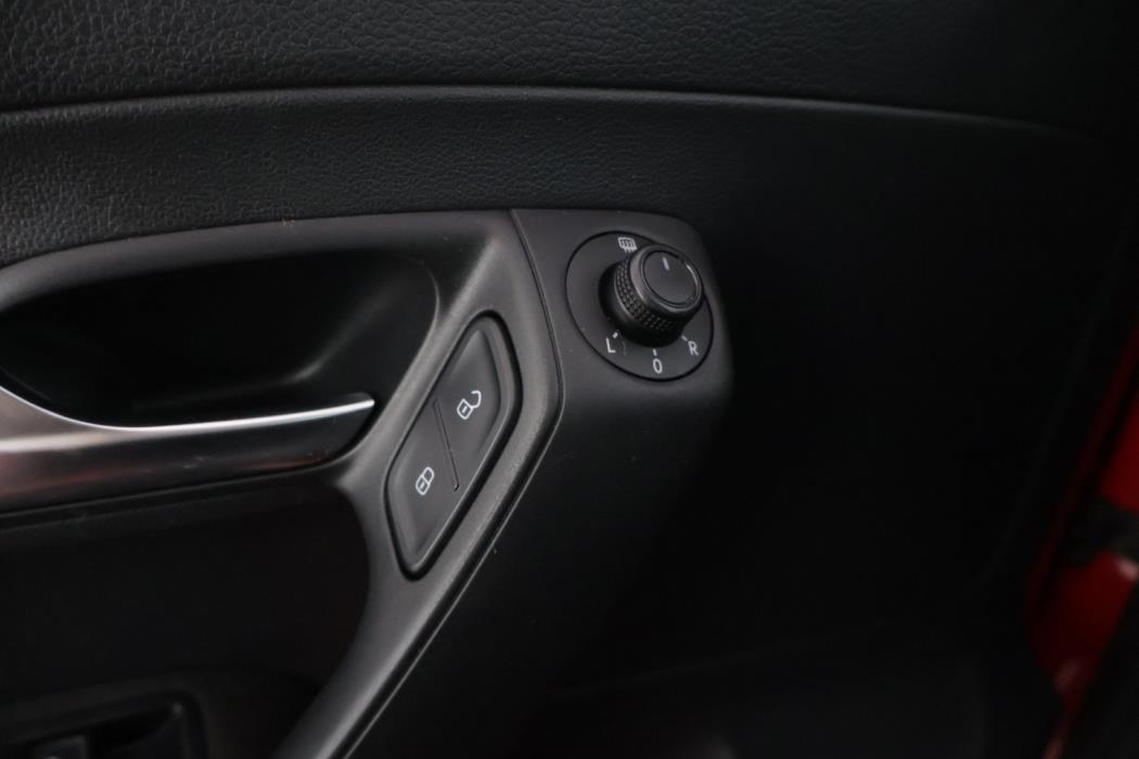 VOLKSWAGEN Polo 2016