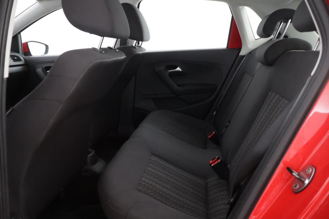 VOLKSWAGEN Polo 2016