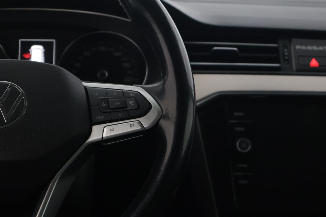 VOLKSWAGEN Passat 2021