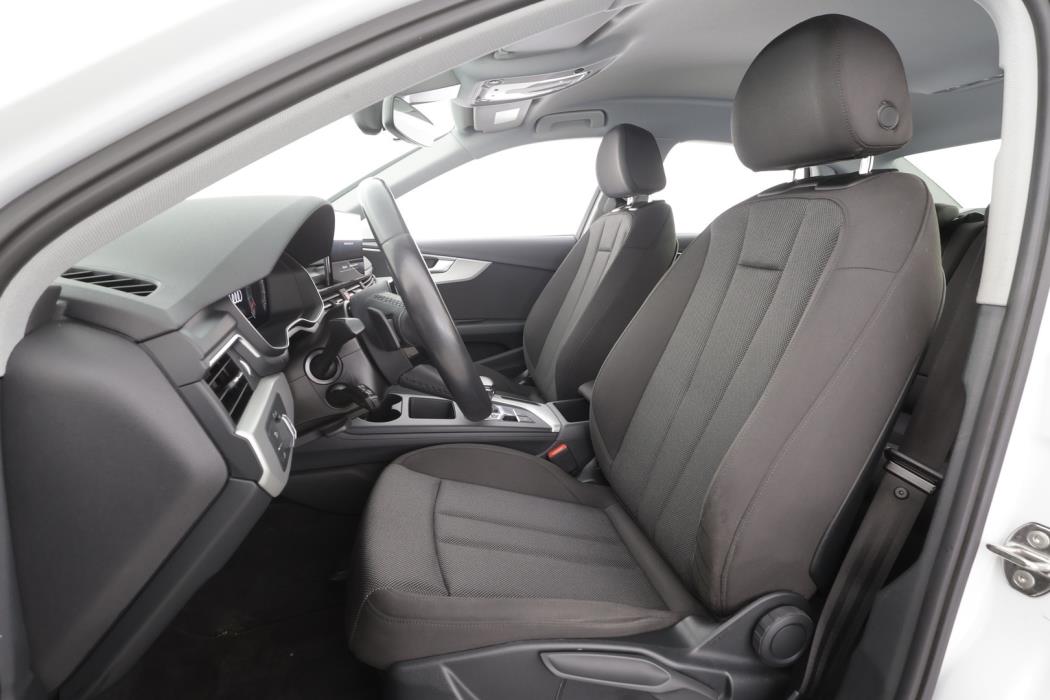 AUDI A4 2023