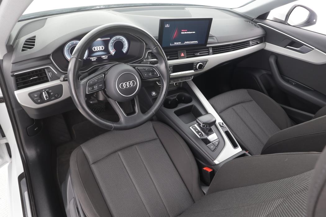 AUDI A4 2023