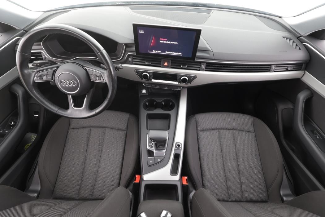 AUDI A4 2023