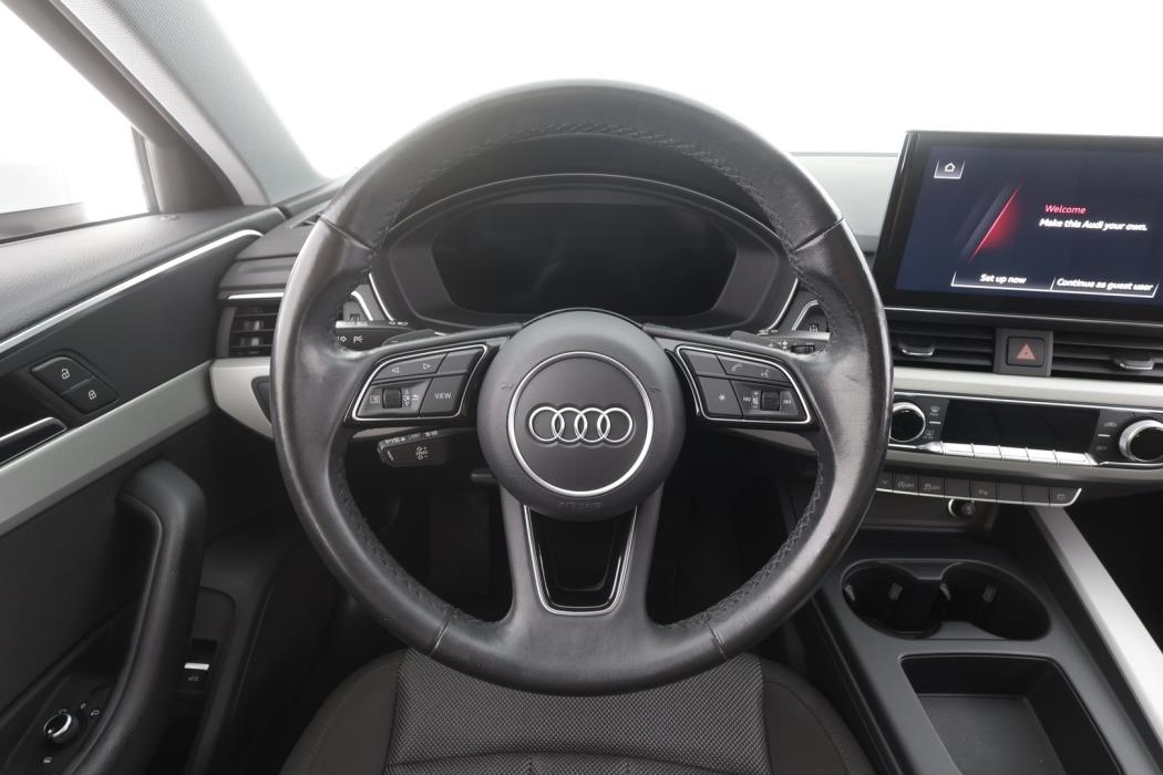 AUDI A4 2023