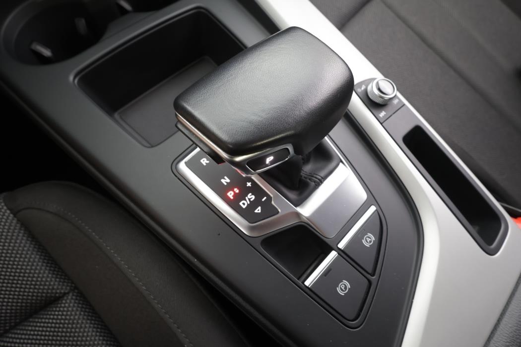 AUDI A4 2023