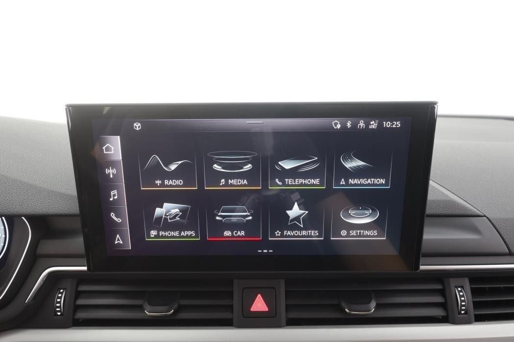 AUDI A4 2023