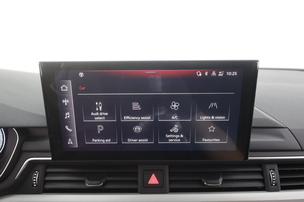AUDI A4 2023