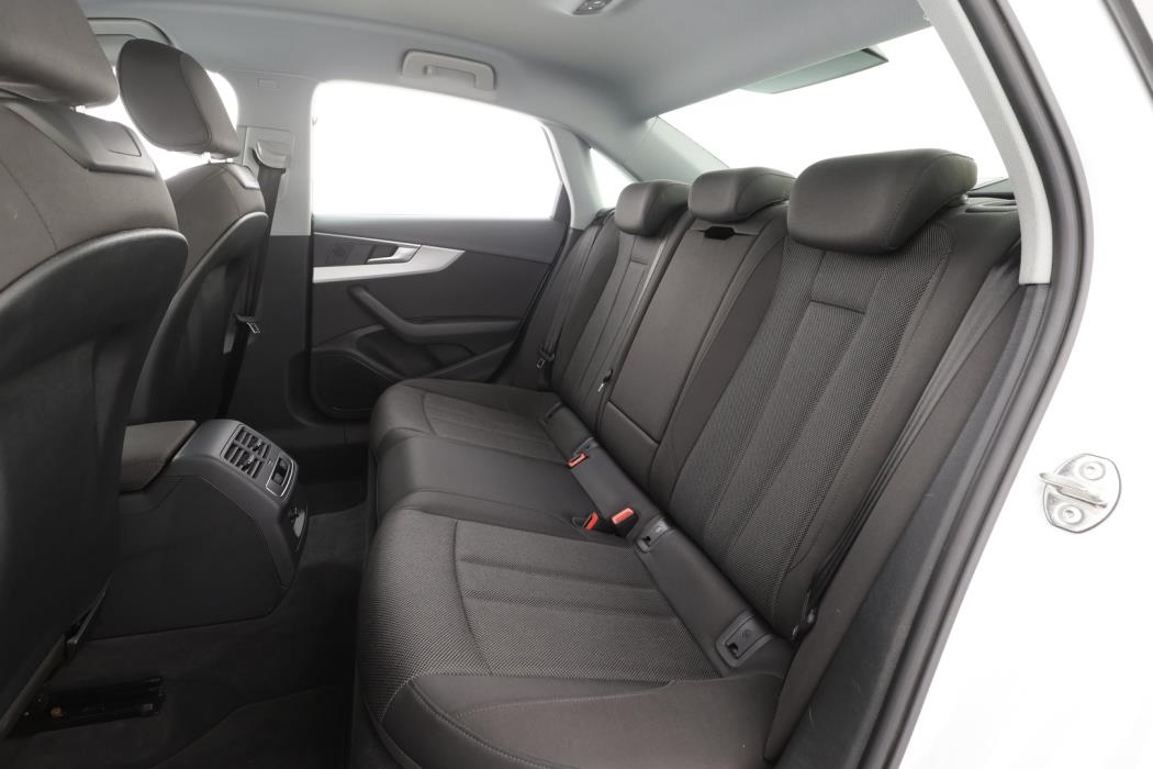 AUDI A4 2023