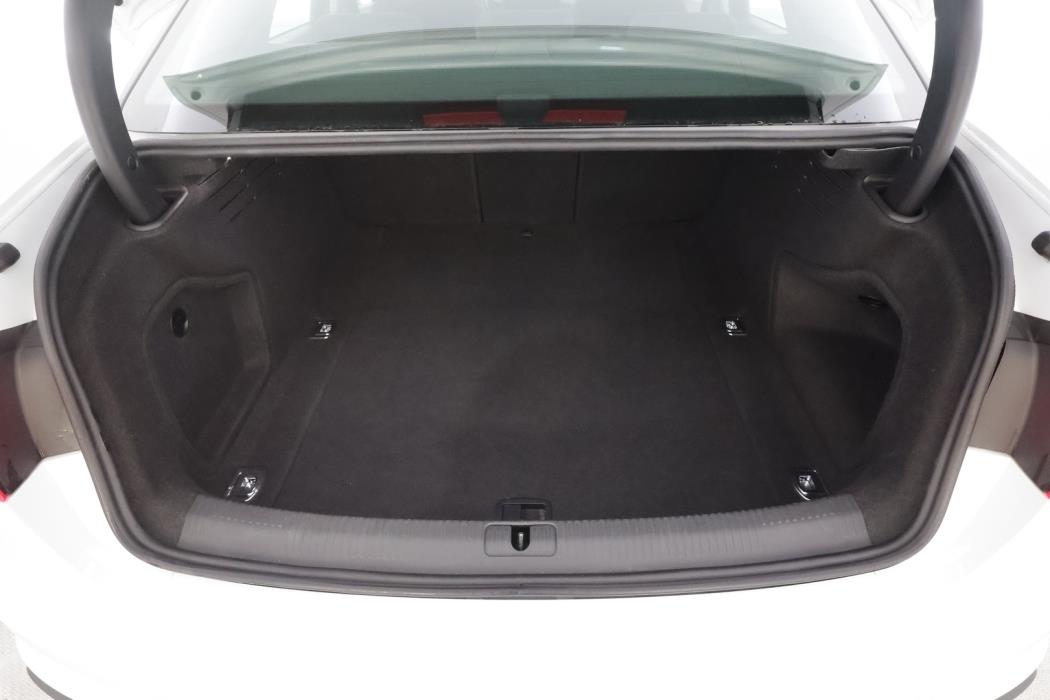 AUDI A4 2023