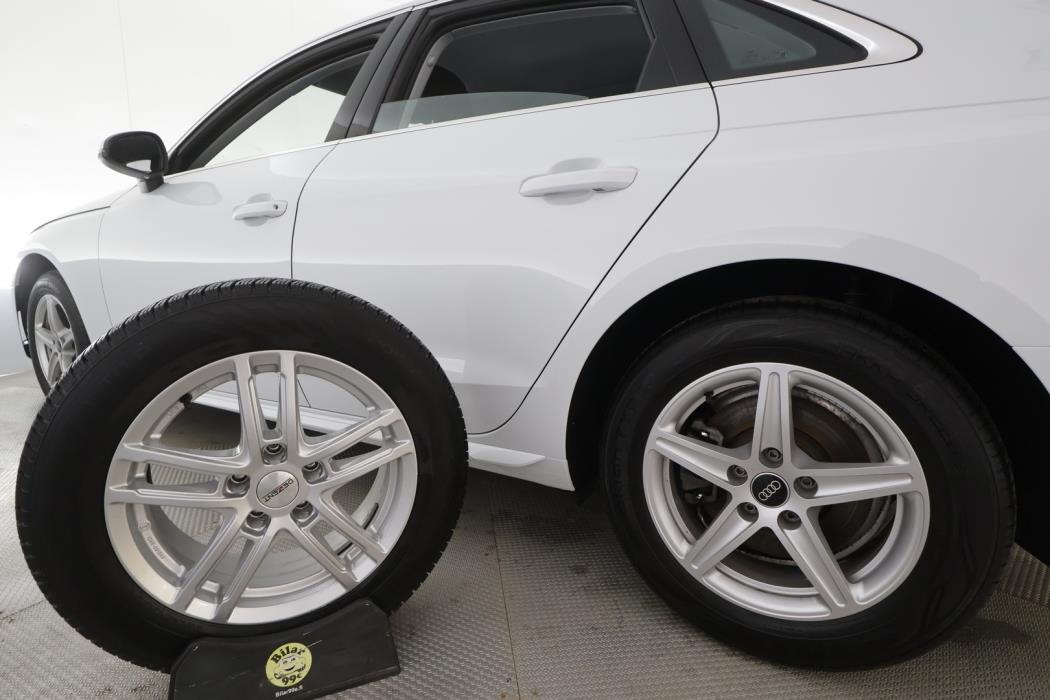 AUDI A4 2023