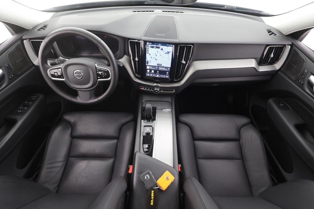 VOLVO XC60 2023