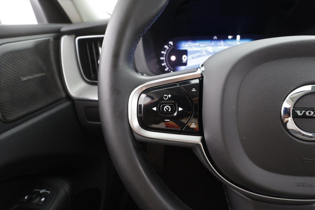 VOLVO XC60 2023