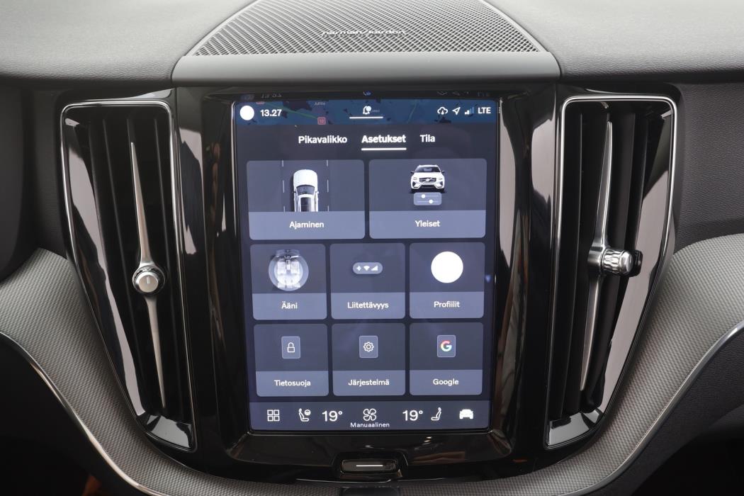 VOLVO XC60 2023