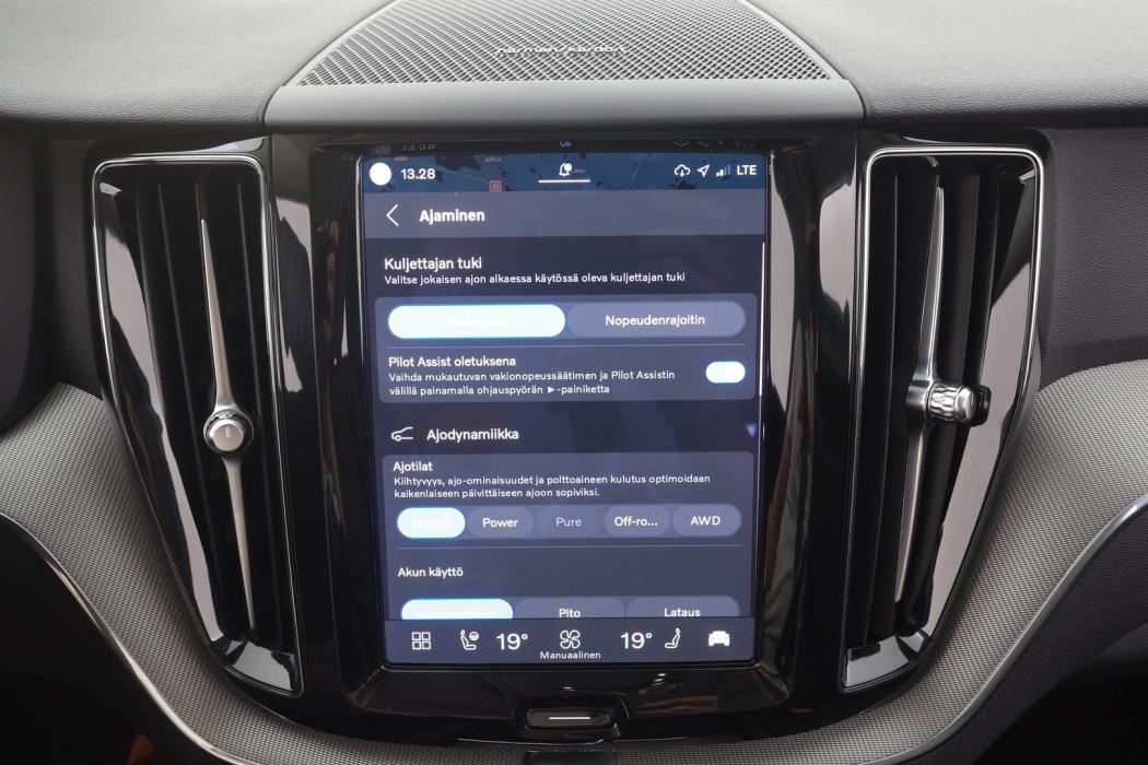 VOLVO XC60 2023