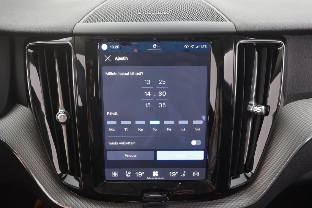 VOLVO XC60 2023