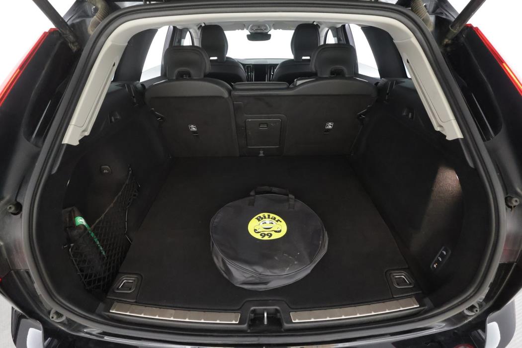 VOLVO XC60 2023