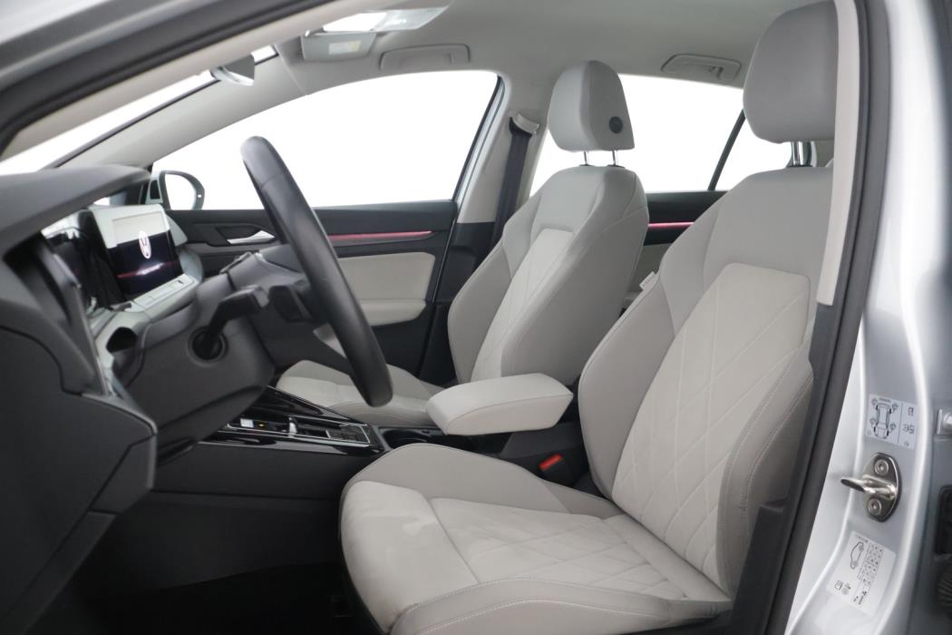 VOLKSWAGEN Golf 2024