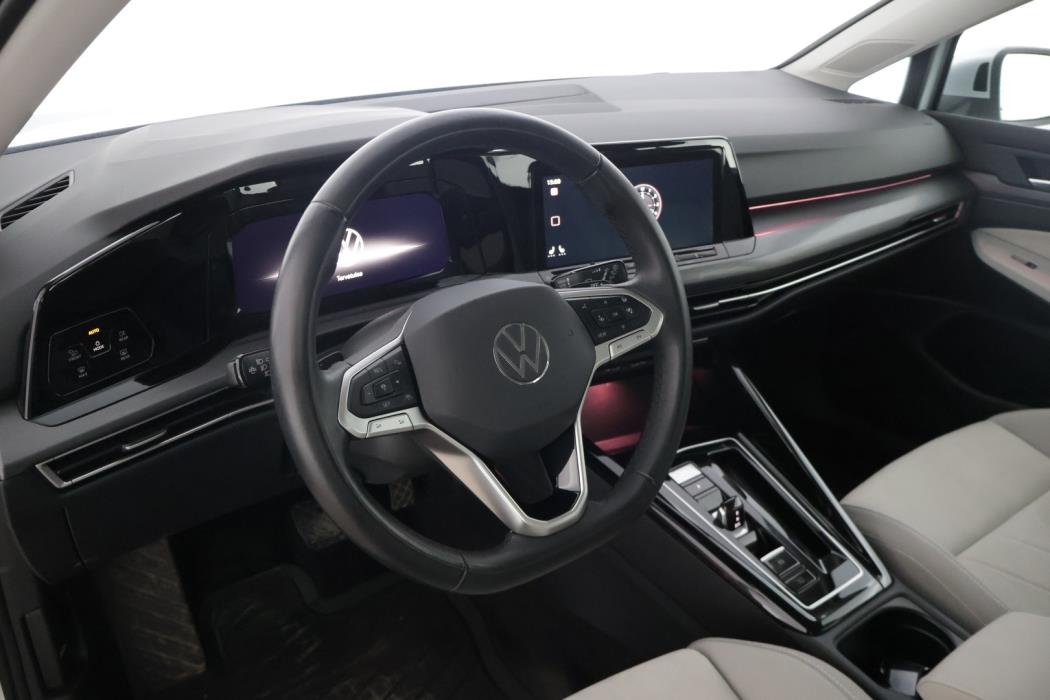 VOLKSWAGEN Golf 2024