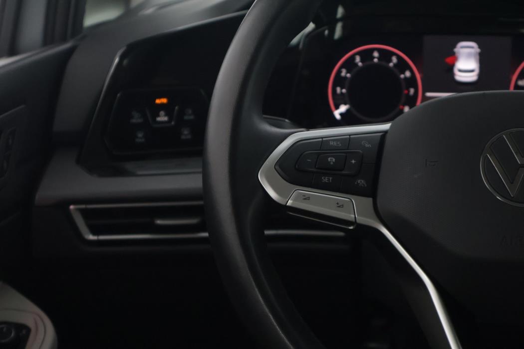 VOLKSWAGEN Golf 2024