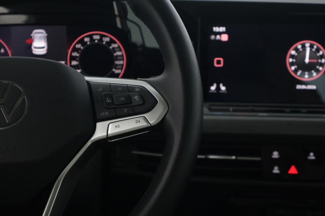 VOLKSWAGEN Golf 2024