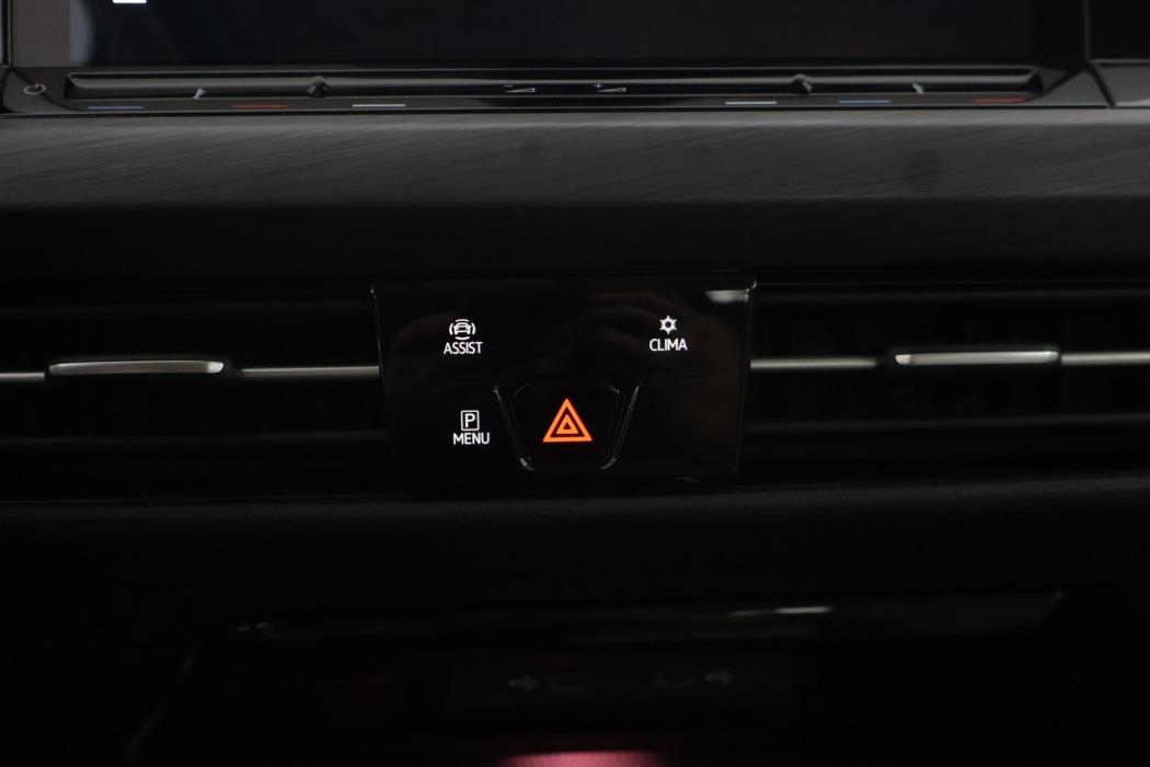 VOLKSWAGEN Golf 2024