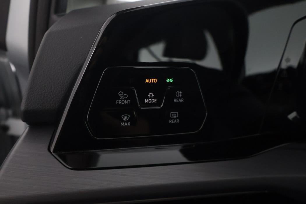 VOLKSWAGEN Golf 2024