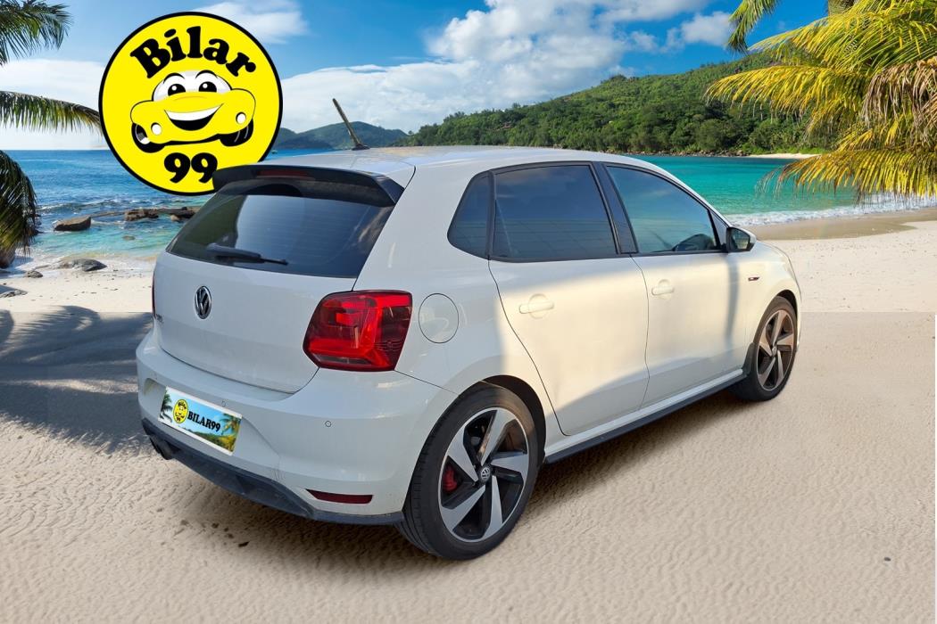 VOLKSWAGEN Polo 2015