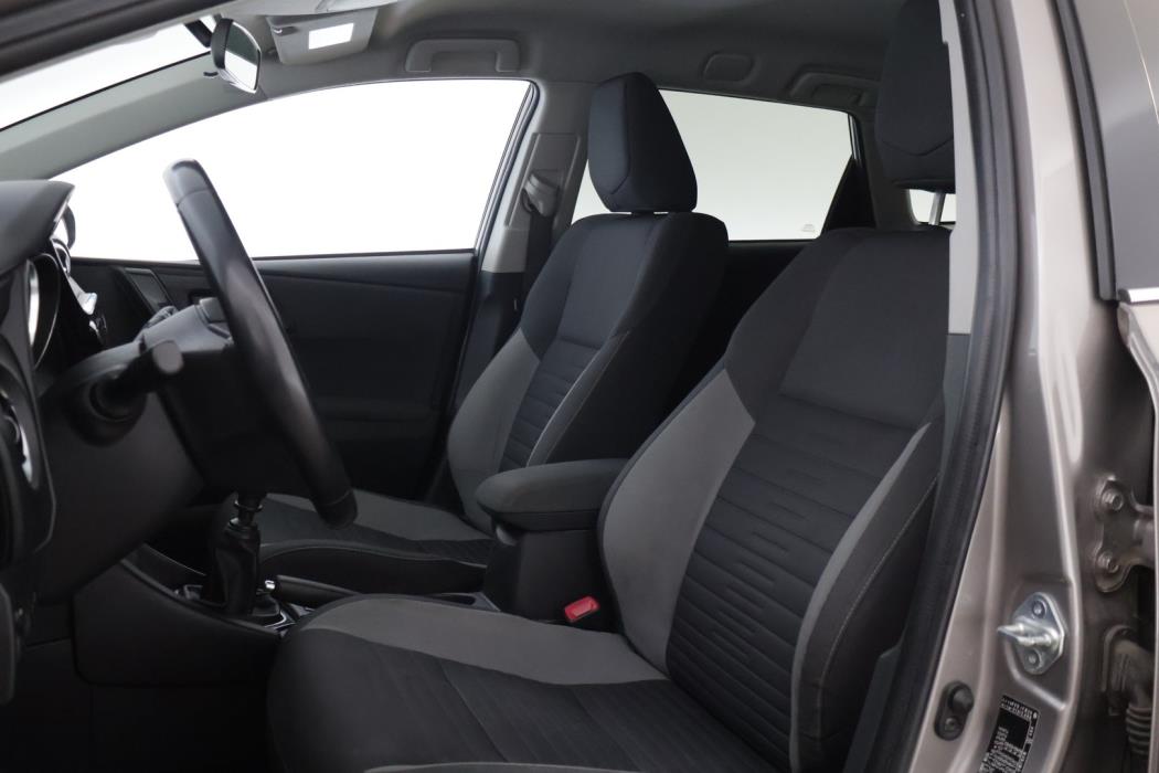 TOYOTA Auris 2016