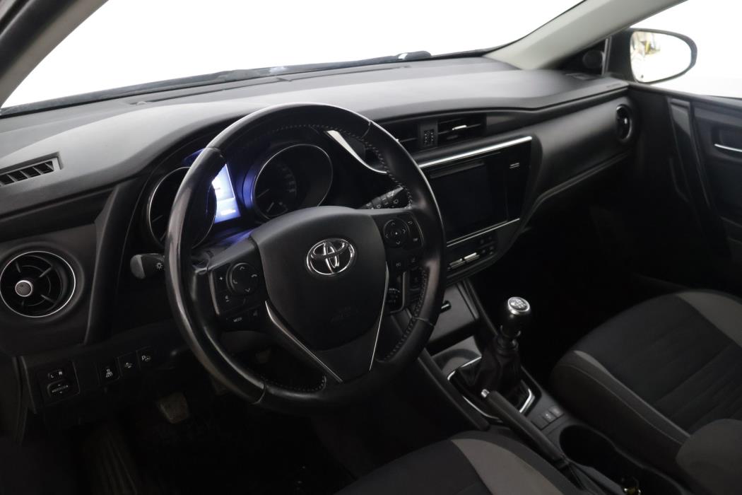 TOYOTA Auris 2016
