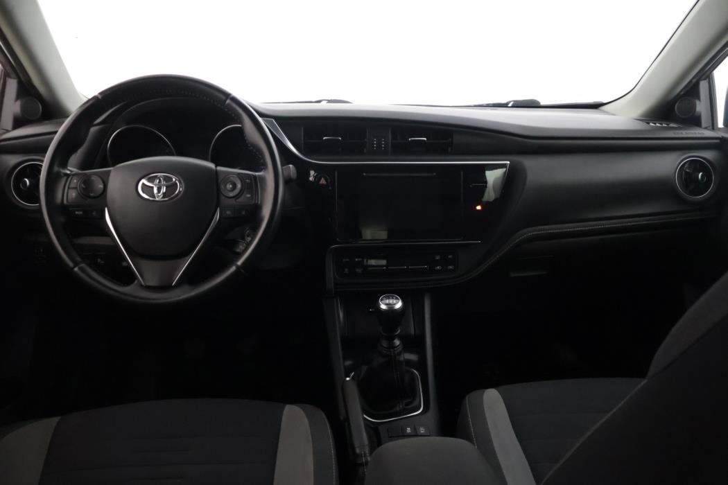 TOYOTA Auris 2016