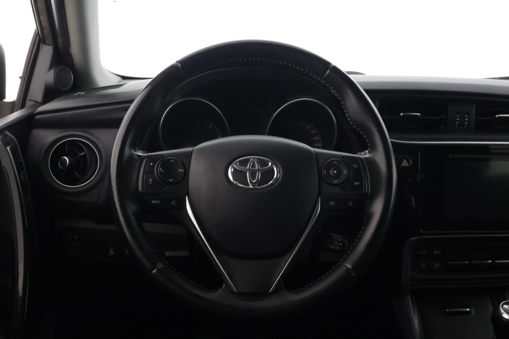 TOYOTA Auris 2016