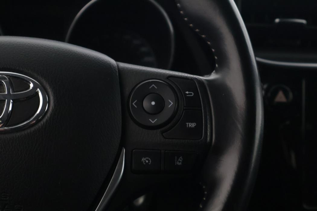 TOYOTA Auris 2016