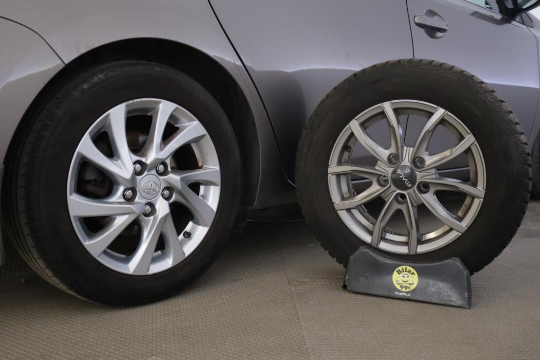 TOYOTA Auris 2016