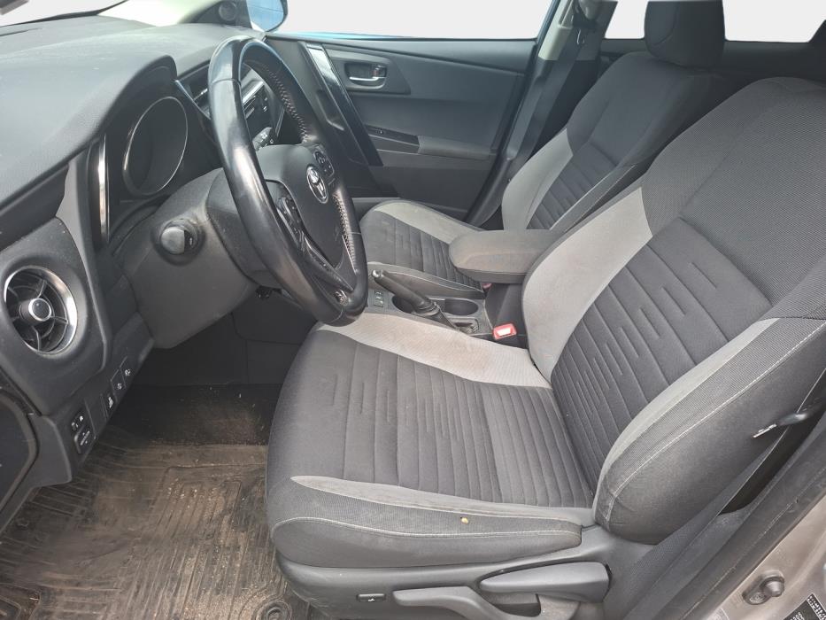 TOYOTA Auris 2016