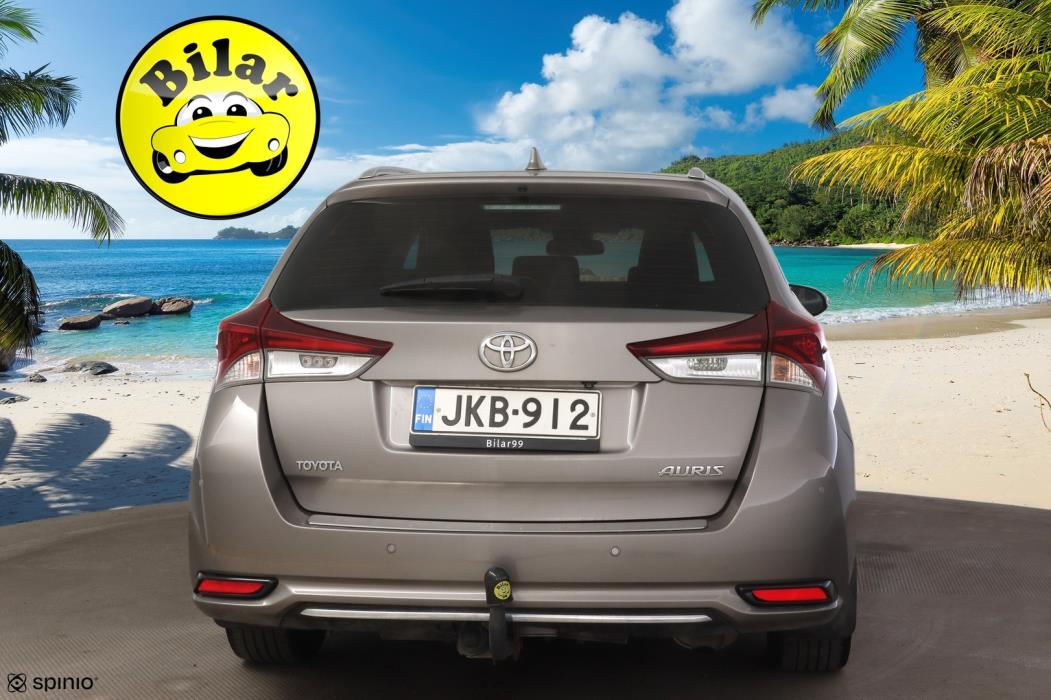 TOYOTA Auris 2016