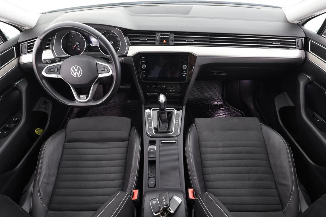 VOLKSWAGEN Passat 2022