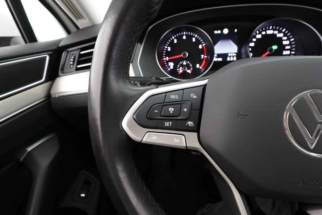VOLKSWAGEN Passat 2022