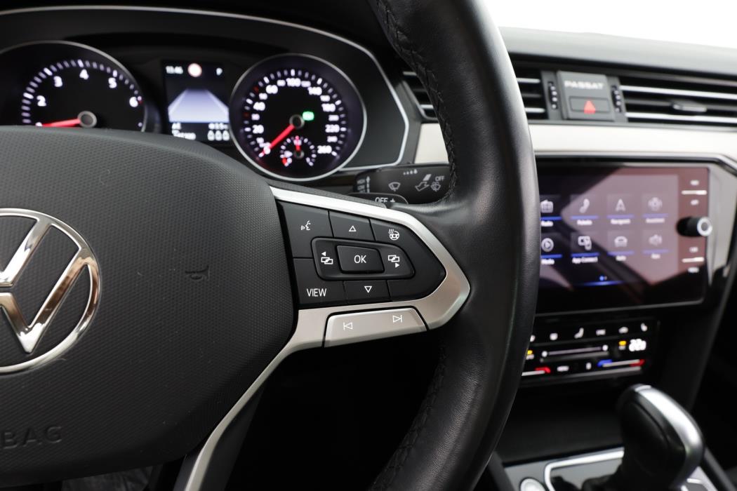 VOLKSWAGEN Passat 2022
