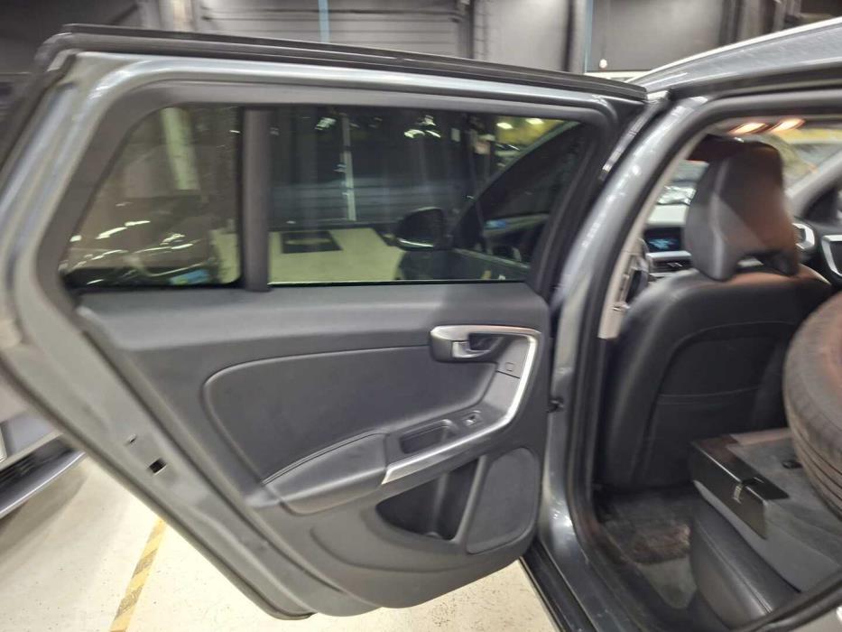 VOLVO V60 2016