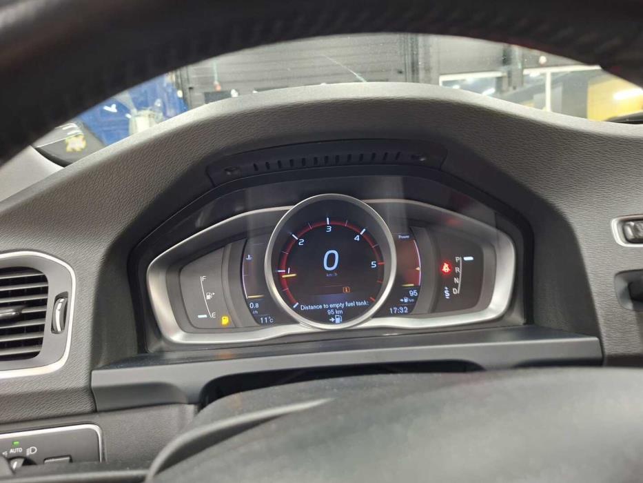 VOLVO V60 2016
