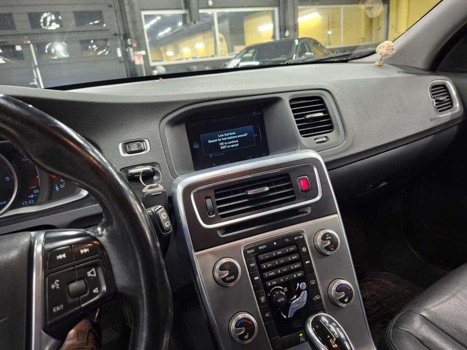 VOLVO V60 2016