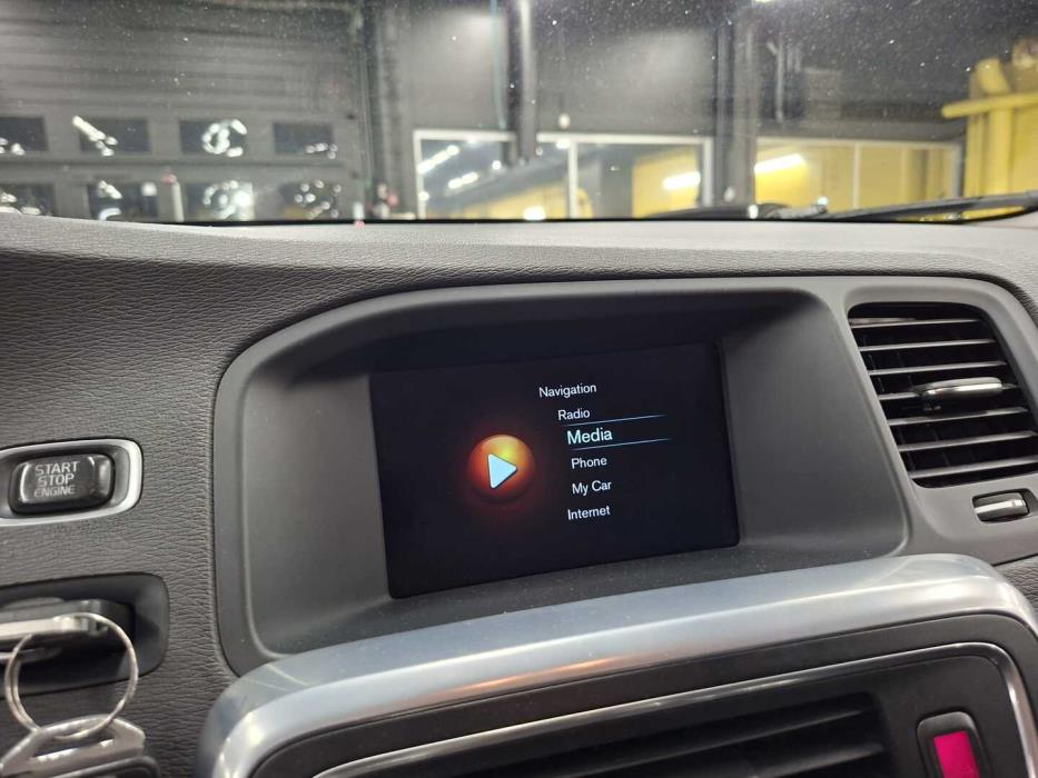 VOLVO V60 2016