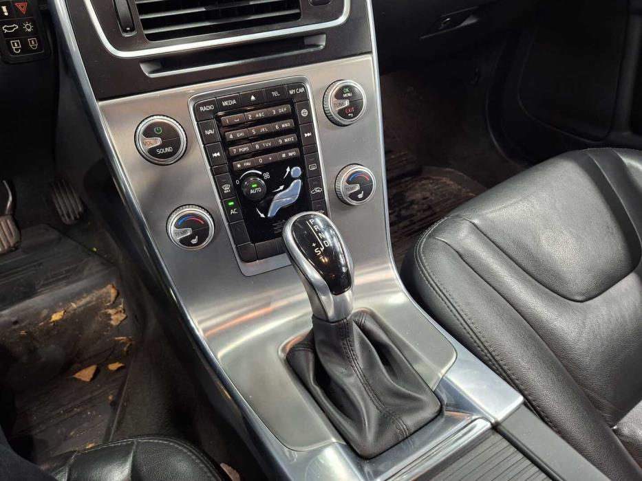 VOLVO V60 2016