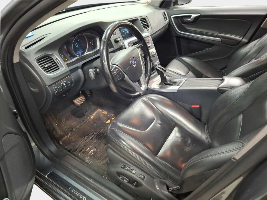 VOLVO V60 2016
