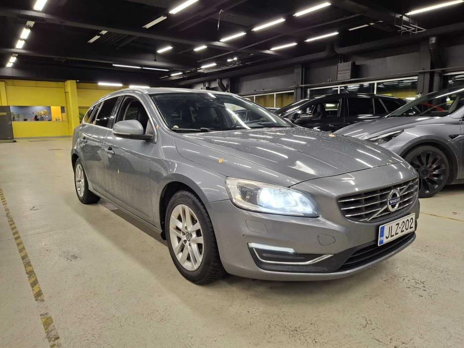 VOLVO V60 2016