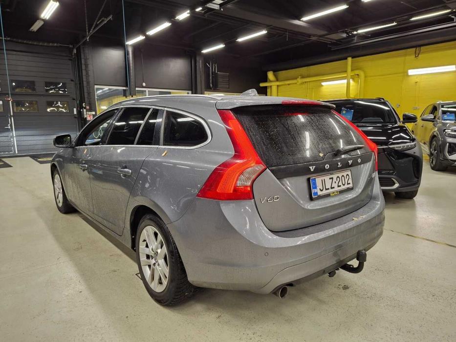 VOLVO V60 2016