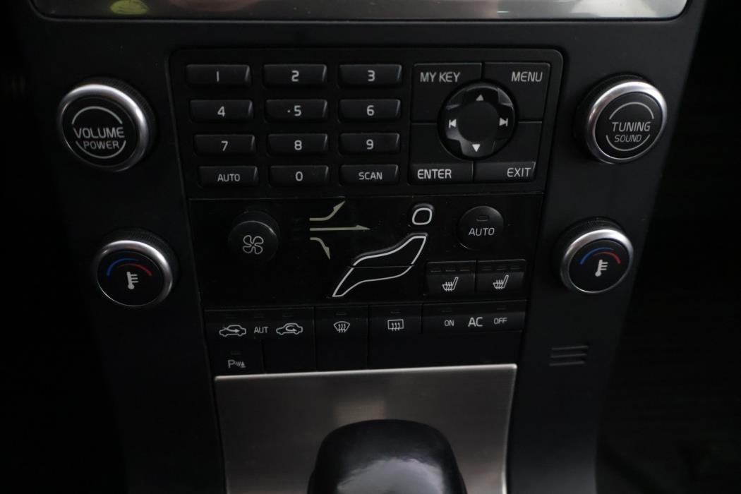 VOLVO V70 2008